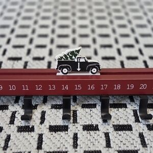 Sunsmile Industry Co. Truck Christmas Countdown Slider with Key/Stocking Holder